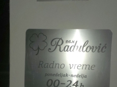 Reklamna tabla za firme kompozitna plastika - Firma Dom Radulović - Lokacija: Beograd