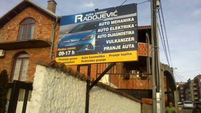 Reklamna tabla, pocinkovan lim sa podkonstukcijom - Firma: Autocentar Radojević - Lokacija: Beograd